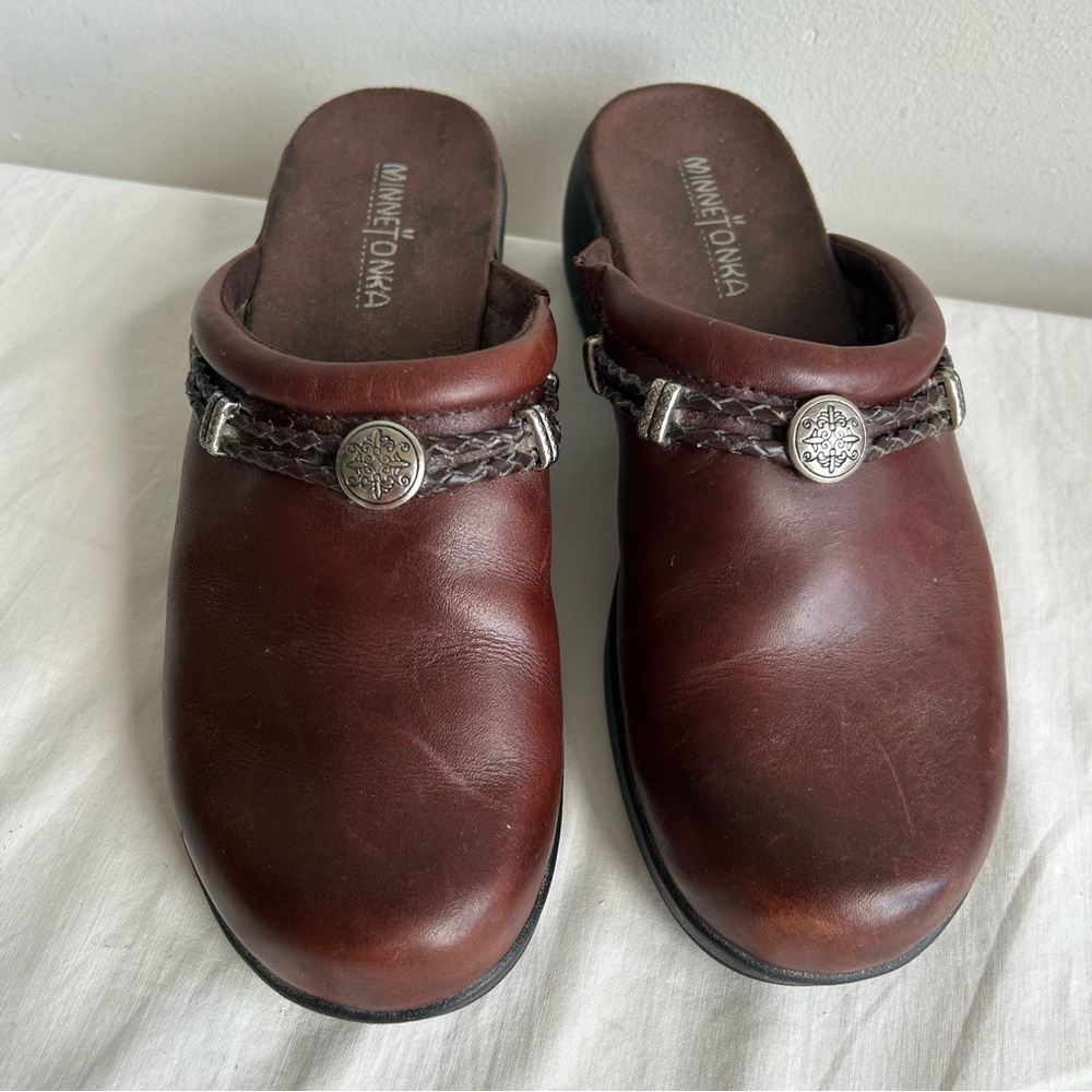 Minnetonka Boho Rich Brown Leather Clogs Mules